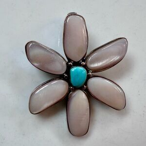 Beautiful floral pendant.